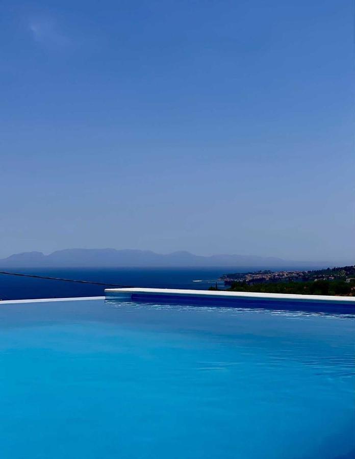 Kómboi Georgianna'S Suite With Private Pool , 'Greysuite' المظهر الخارجي الصورة