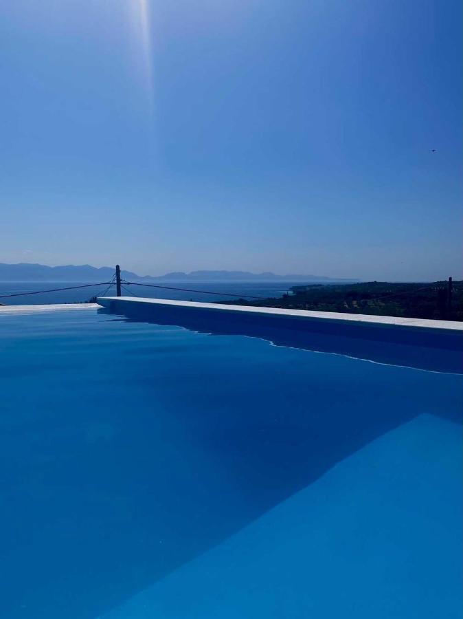 Kómboi Georgianna'S Suite With Private Pool , 'Greysuite' المظهر الخارجي الصورة
