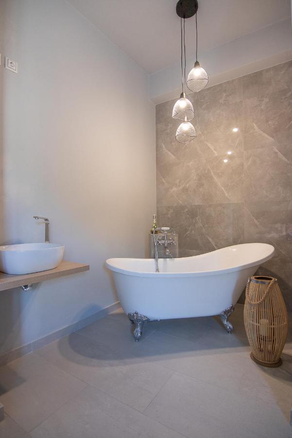 Kómboi Georgianna'S Suite With Private Pool , 'Greysuite' المظهر الخارجي الصورة