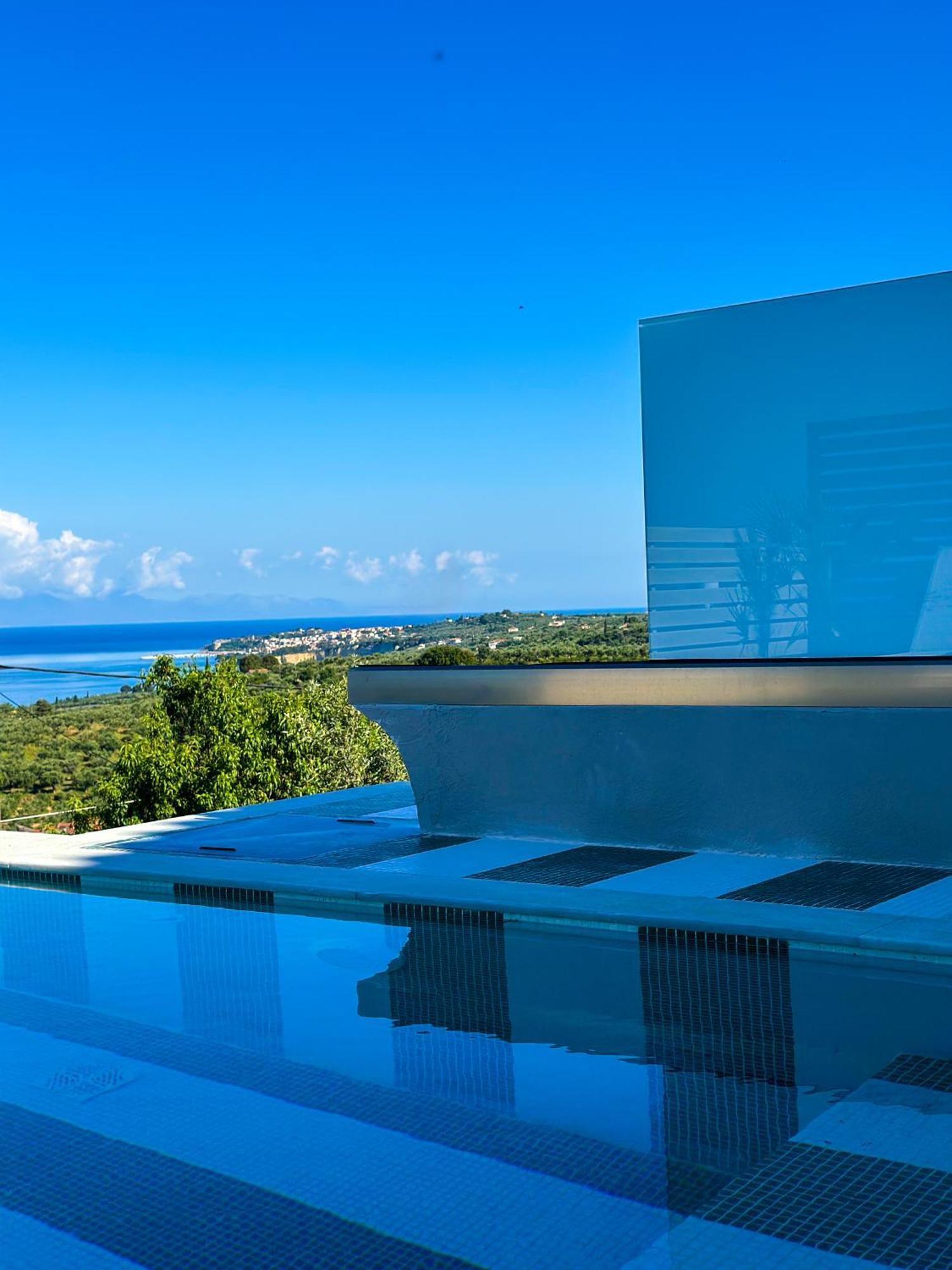 Kómboi Georgianna'S Suite With Private Pool , 'Greysuite' المظهر الخارجي الصورة